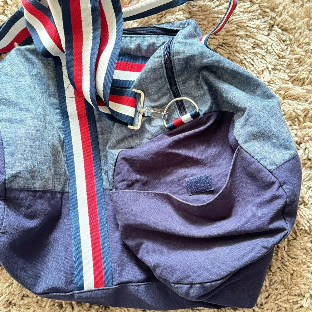 Tommy Hilfiger Red White‎ Blue Duffle Travel Gym Bag Sports Workout Bag
